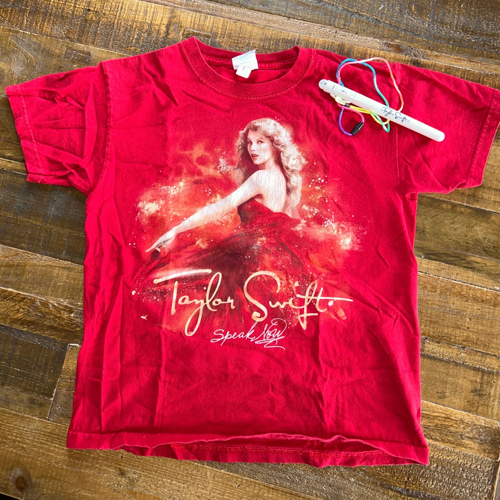 Gildan | Tops | Taylor Swift 21 Speak Now World Tour T Shirt And